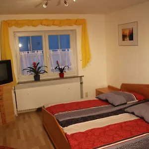 Apartment Mit 4 Schlafzimmer Fuer 2 Bis 9 Gaeste----apartment With 4 Bedrooms For 2 To 9 Guests, Nürnberg